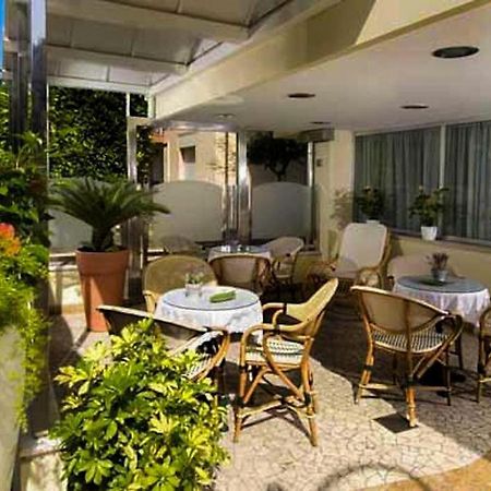 Hotel Acerboli Римини Екстериор снимка