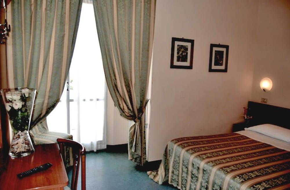 Hotel Acerboli Римини Екстериор снимка