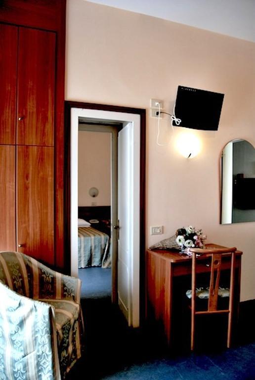 Hotel Acerboli Римини Стая снимка