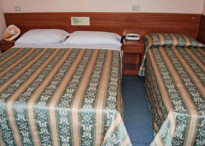 Hotel Acerboli Римини Екстериор снимка