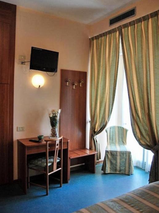 Hotel Acerboli Римини Екстериор снимка
