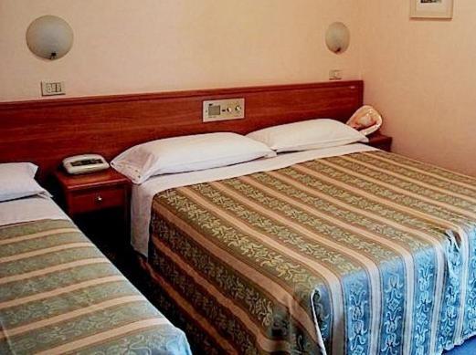 Hotel Acerboli Римини Екстериор снимка
