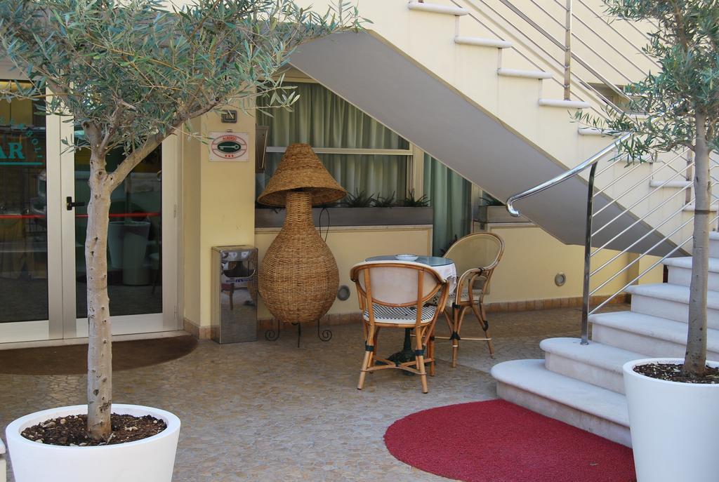 Hotel Acerboli Римини Екстериор снимка